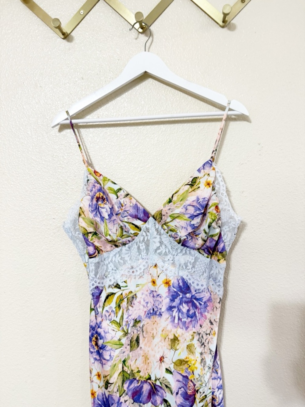 ASTR The Label Ivanna Floral Print Lace Panel Satin Maxi Dress in Purple NEW - Picture 13 of 13
